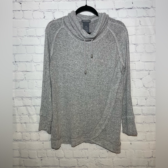 Chelsea & Theodore Tops - Chelsea & Theodore size medium oversized heather gray
